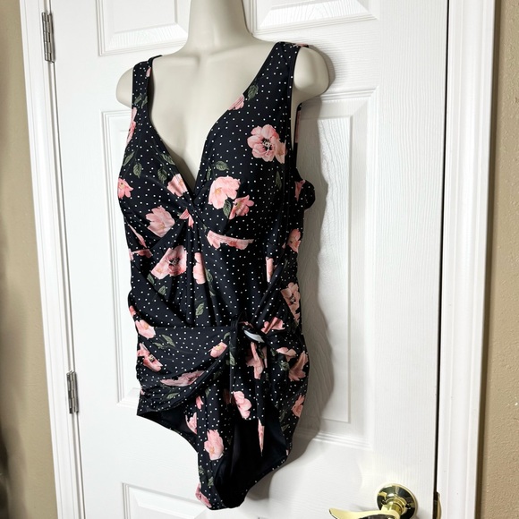 Torrid Floral & Polka Dot Tie Front Waist Wireless One Piece Swimsuit Size 3X - Picture 7 of 16